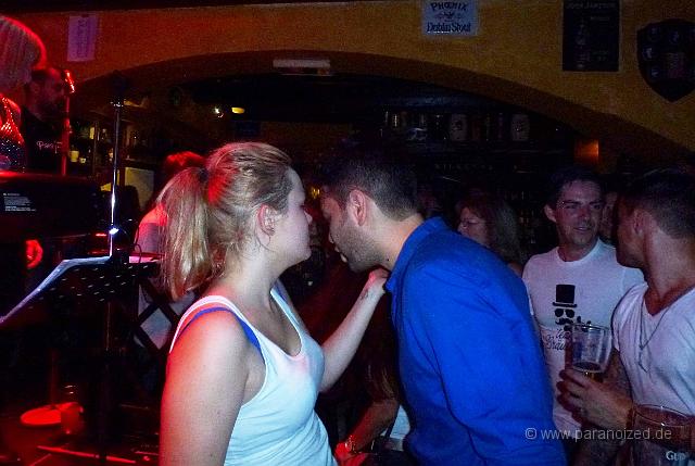 2014 Kiliians extrem HEISS 062.jpg - Und schon wird kommuniziert... wahrscheinlich über den blauen Partnerlook?